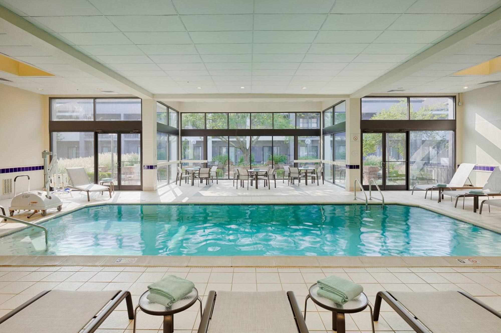 Courtyard Cincinnati Blue Ash Eksteriør billede
